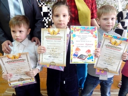 Награждение Ильи Шунакова за 2 место на районном шашечном турнире